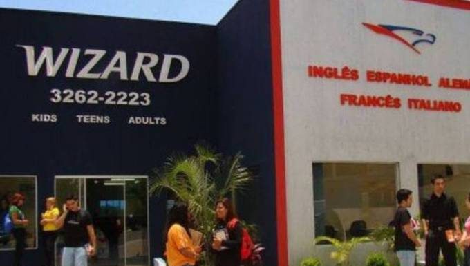 Grupo de Carlos Wizard Martins vende fatia em rede de escola de inglês