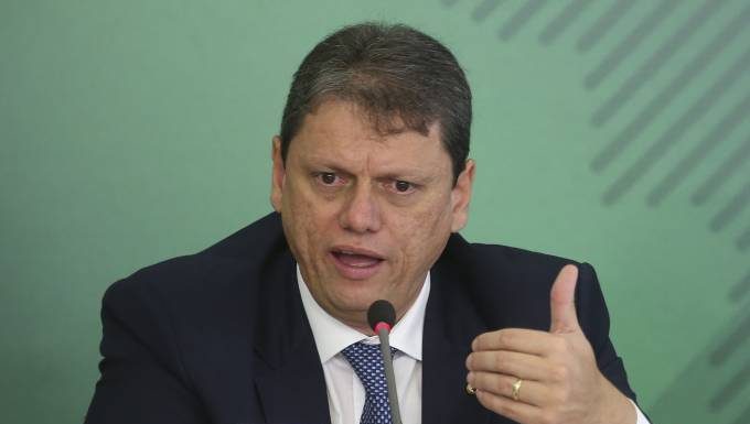 Tarcísio Freitas discute autorregulação do setor de infraestrutura