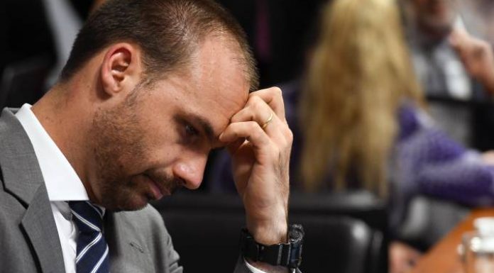 PSL avalia processo disciplinar que pode causar expulsão de Eduardo