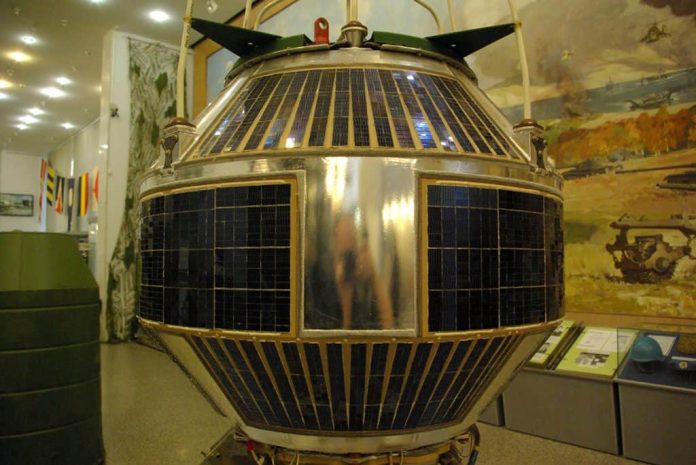 Antigo satélite soviético se desintegra em órbita após colisão de detritos espaciais