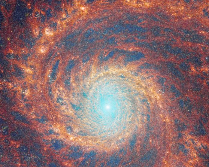 Galáxia Redemoinho ou M51 captura pelo JWST
