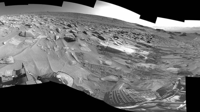 Rover Curiosity faz escalada mais difícil em 11 anos de missão em Marte