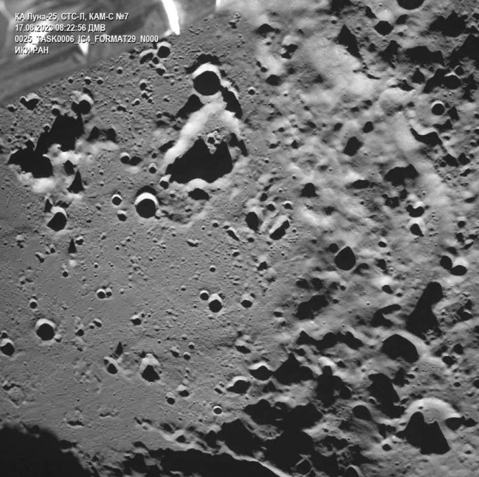 Sonda Luna-25 tira primeira foto do solo da Lua