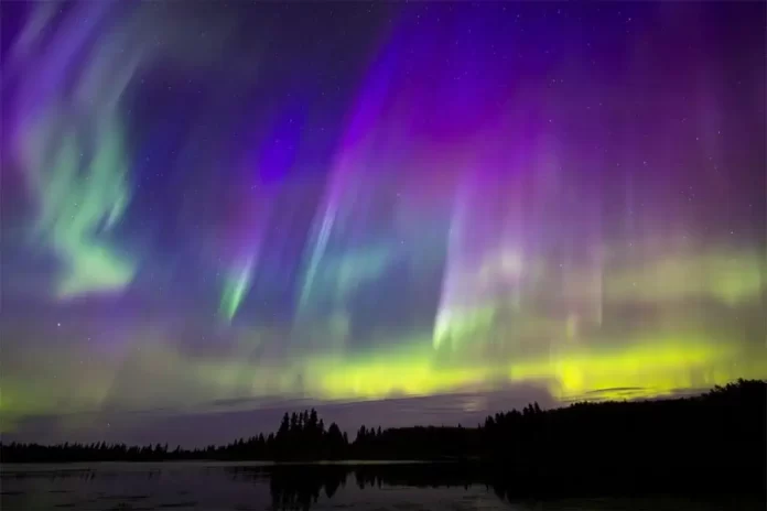 Vento solar atinge a Terra e causa auroras incríveis; veja fotos