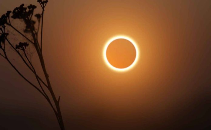 Eclipse: um Sol calmo aguarda o evento