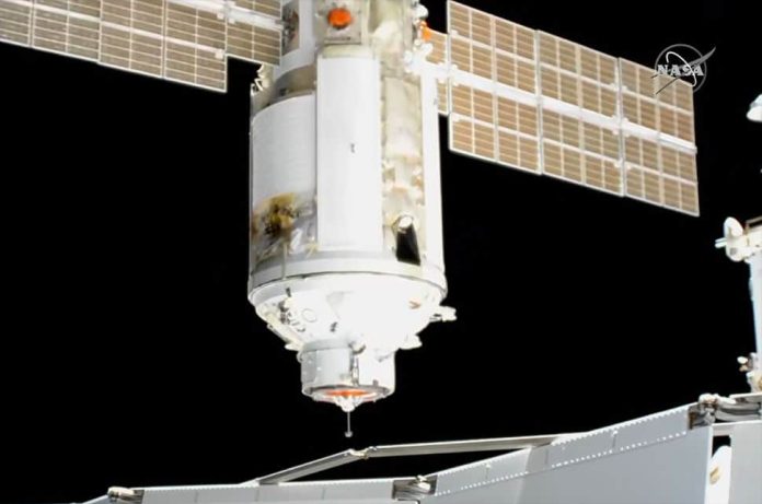 NASA mantém caminhadas espaciais suspensas após vazamento na ISS