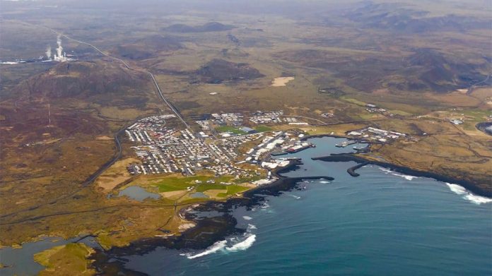 Visão aérea de Grindavik, cidade na Islândia