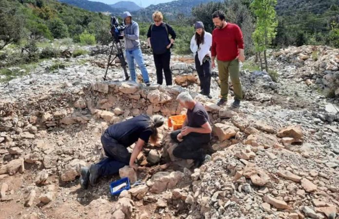 Capacete de 2.500 anos é encontrado em túmulo na Croácia