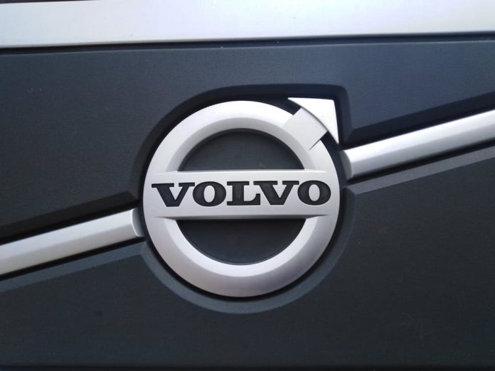 Volvo vai cobrar para carregar carros elétricos de outras marcas