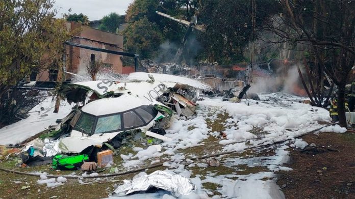 Destroços de avião que caiu em Vinhedo