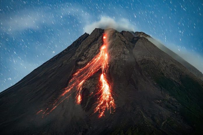 vulcão em erupção