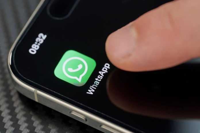 Ícone do WhatsApp em smartphone