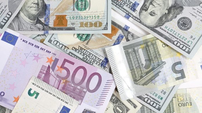 Notas de euro e dólar