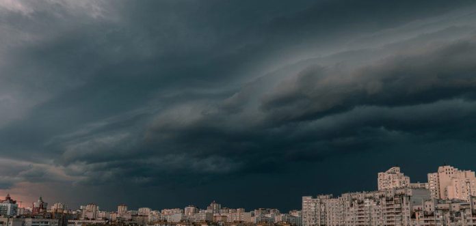 Mais de 200 mil imóveis seguem sem energia 12 horas após temporal em São Paulo