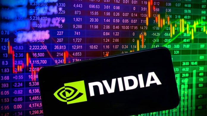 Celular com logomarca da Nvidia na tela e, ao fundo, tela com linhas de ações em queda e alta