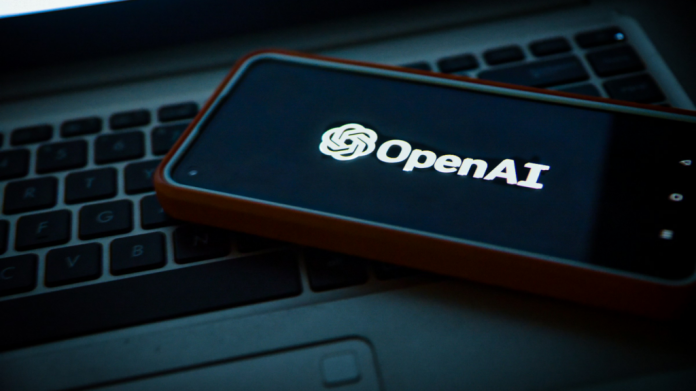 imagem mostra o logo da openai em um smartphone