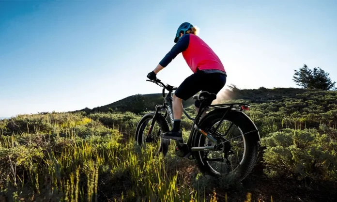 Nova bicicleta elétrica encara qualquer terreno sem gastar muito