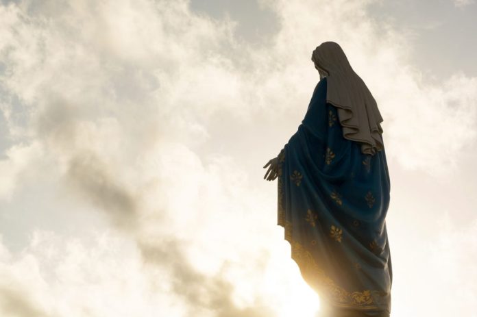 Estátua da Virgem Maria que ‘chora’ sangue humano passa por teste de DNA
