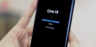 Logo do One UI em um smartphone Samsung Galaxy