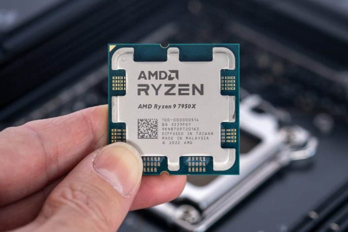 Processador AMD Ryzen nas mãos de uma pessoa