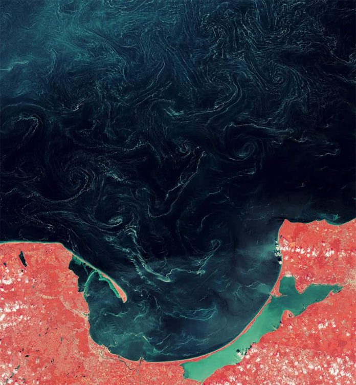 Satélite flagra formação enigmática girando no Mar Báltico