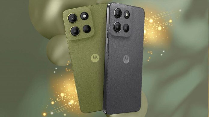Parte traseira de modelos verde e cinza escuro do Moto G15 da Motorola