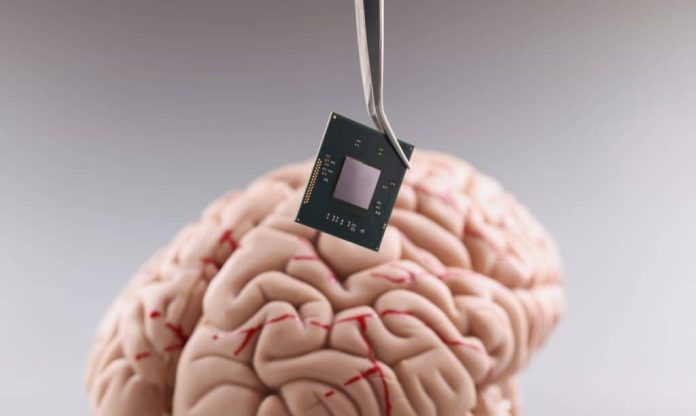 China faz teste de chip cerebral e acirra disputa com EUA