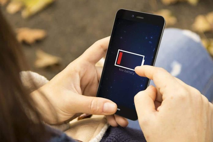 Tem problema deixar a economia de bateria ativada o tempo todo no celular?