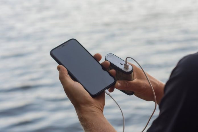 Carregadores power bank são proibidos em voos na China por risco de incêndio