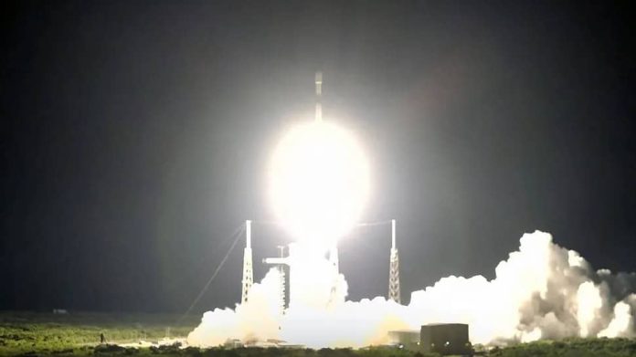 Falcon 9 decolando