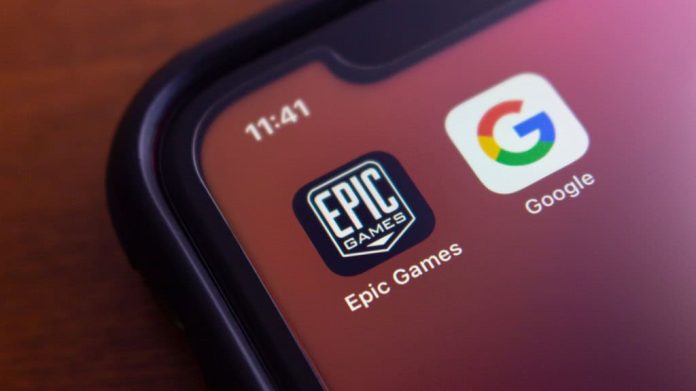 Ícones dos aplicativos da Epic Games e no Google na tela inicial de um iPhone