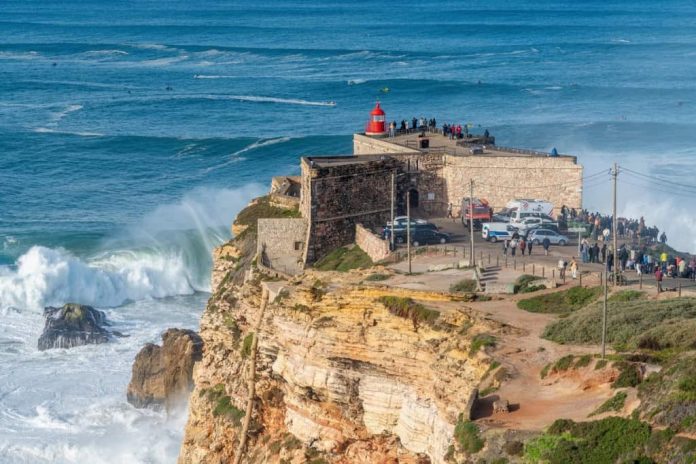 Jaguaruna (SC) registra maior onda já surfada no Brasil