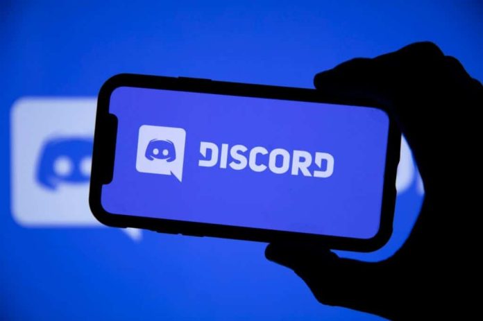 celular com logo Discord