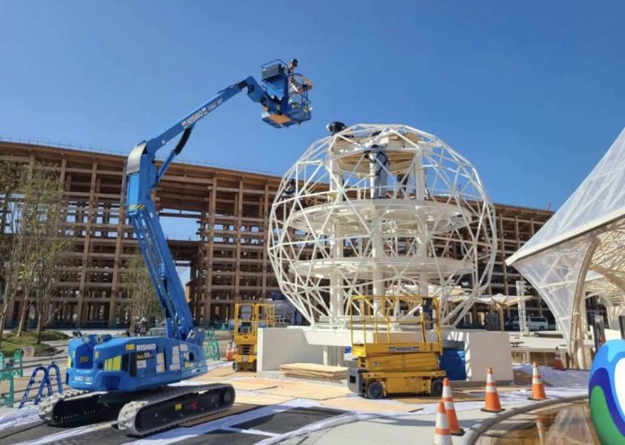 A cúpula “Fonte da Vida” mostra como cultivar alimentos em áreas urbanas usando plantas e peixes em ciclo fechado.