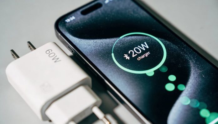 Carregador de outra marca realmente estraga o seu celular?