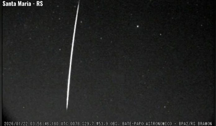 Cerca de 100 meteoros cruzam o céu do Rio Grande do Sul