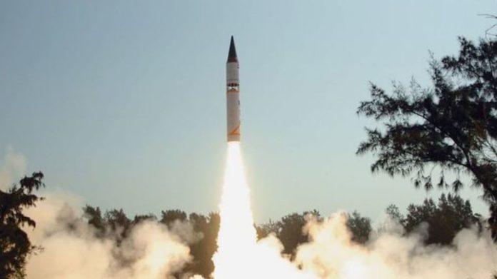 Estudantes brasileiros constroem satélite que será lançado na Índia