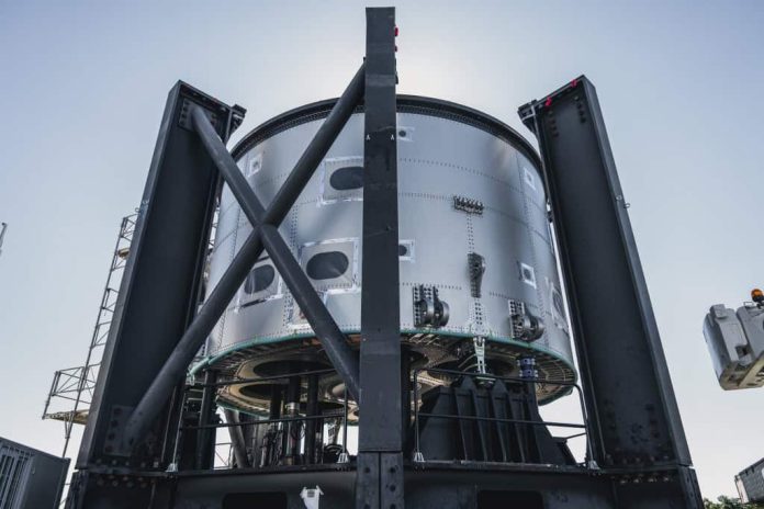 Foguete tem tanque de combustível destruído em teste de pressão